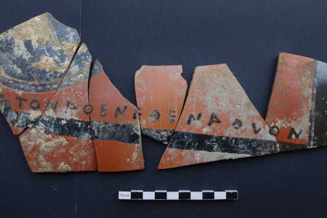 Gravina, sulla "collina delle meraviglie" rinvenute anfore millenarie e la tomba di un atleta